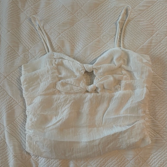 WAYF ~ white knot ruffle top ~ size L ~ perfect condition - Picture 2 of 2